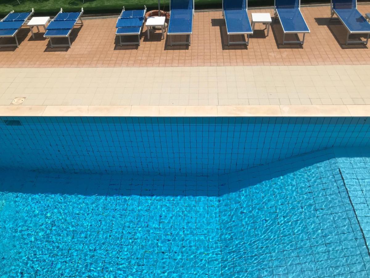 Hotel Apogeo - Breakfast Experience ريميني المظهر الخارجي الصورة