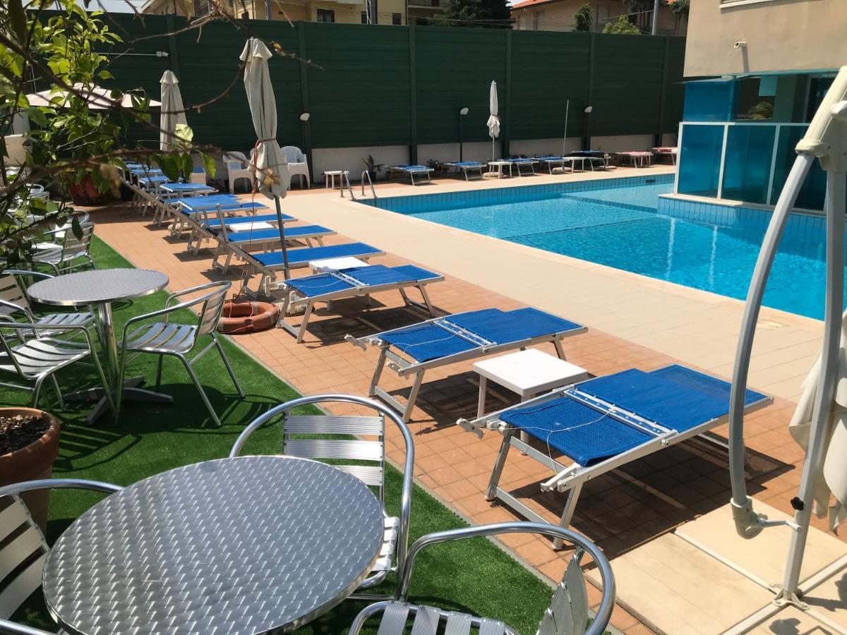 Hotel Apogeo - Breakfast Experience ريميني المظهر الخارجي الصورة
