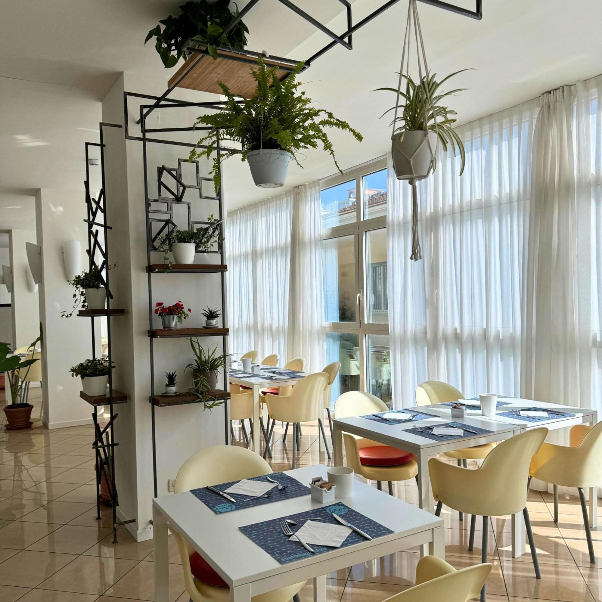 Hotel Apogeo - Breakfast Experience ريميني المظهر الخارجي الصورة