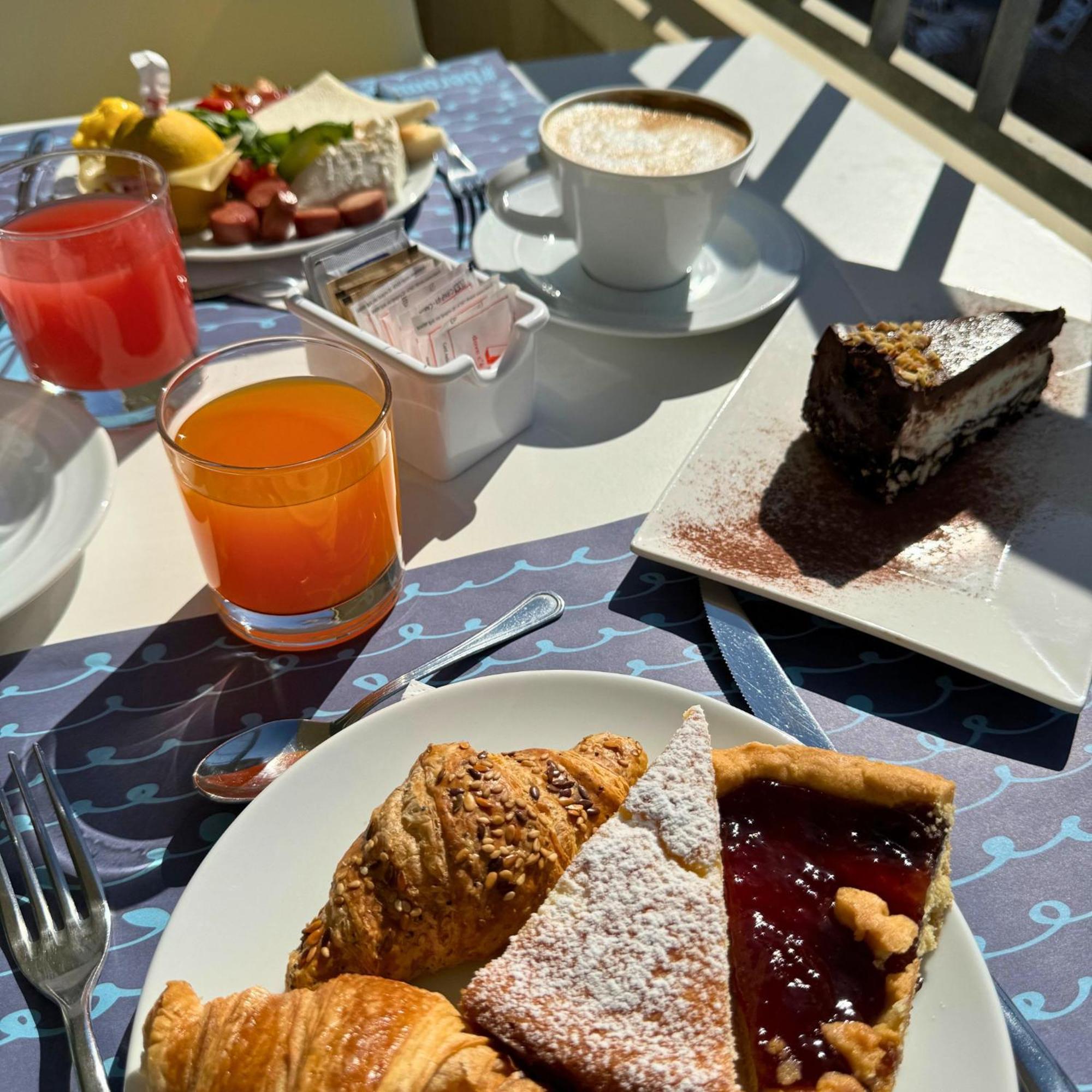 Hotel Apogeo - Breakfast Experience ريميني المظهر الخارجي الصورة