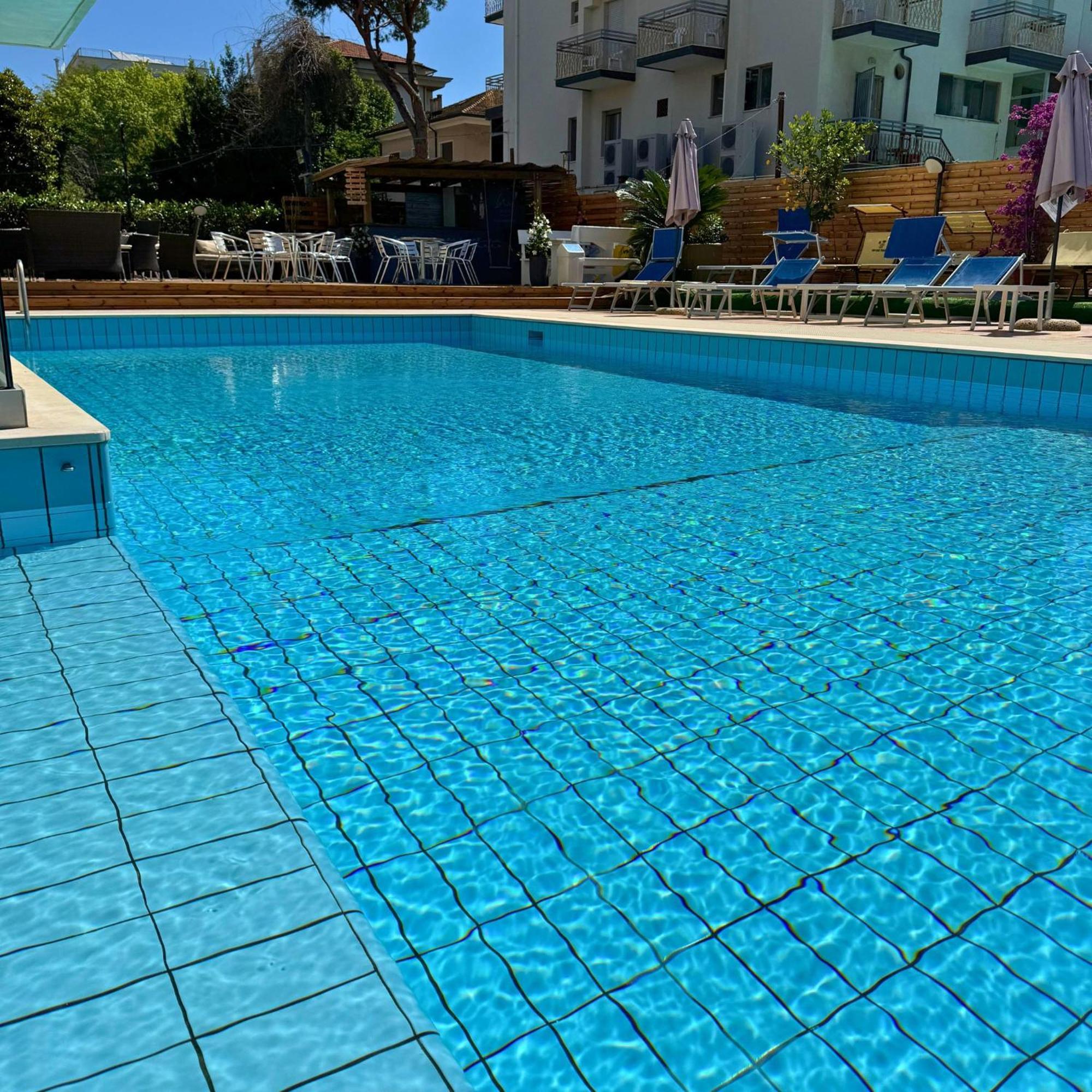 Hotel Apogeo - Breakfast Experience ريميني المظهر الخارجي الصورة